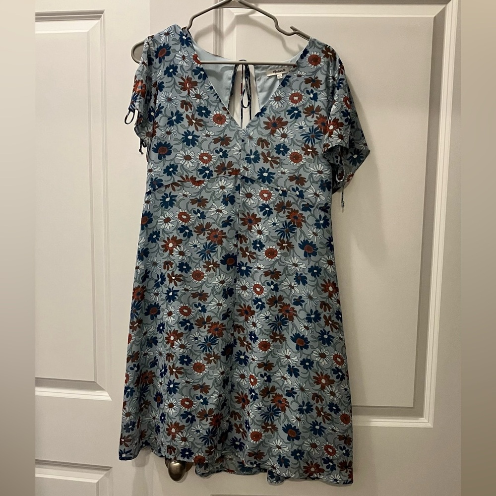 Gorgeous blue floral Madewell dress with split sleeves
